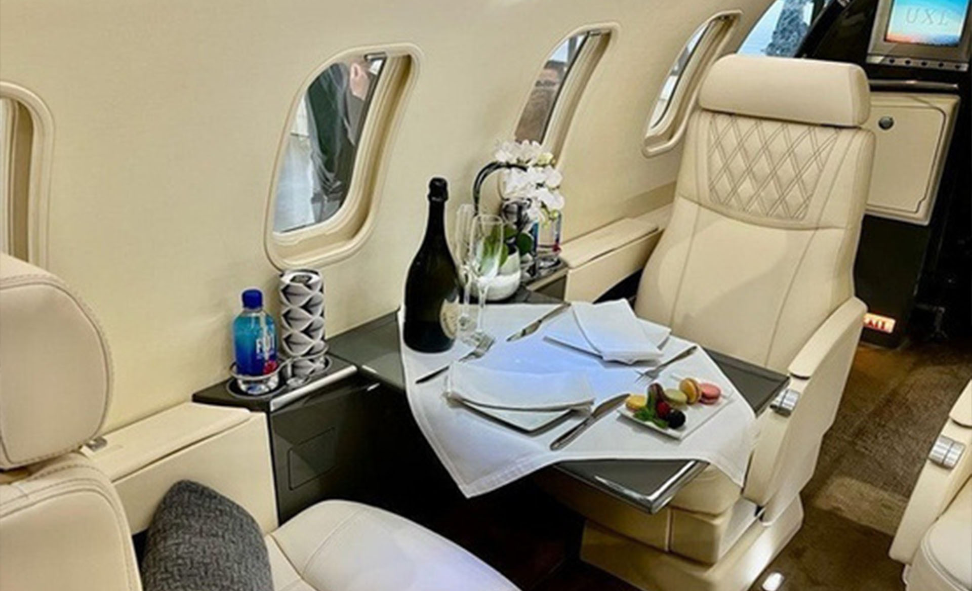 2004 Learjet 40 interior