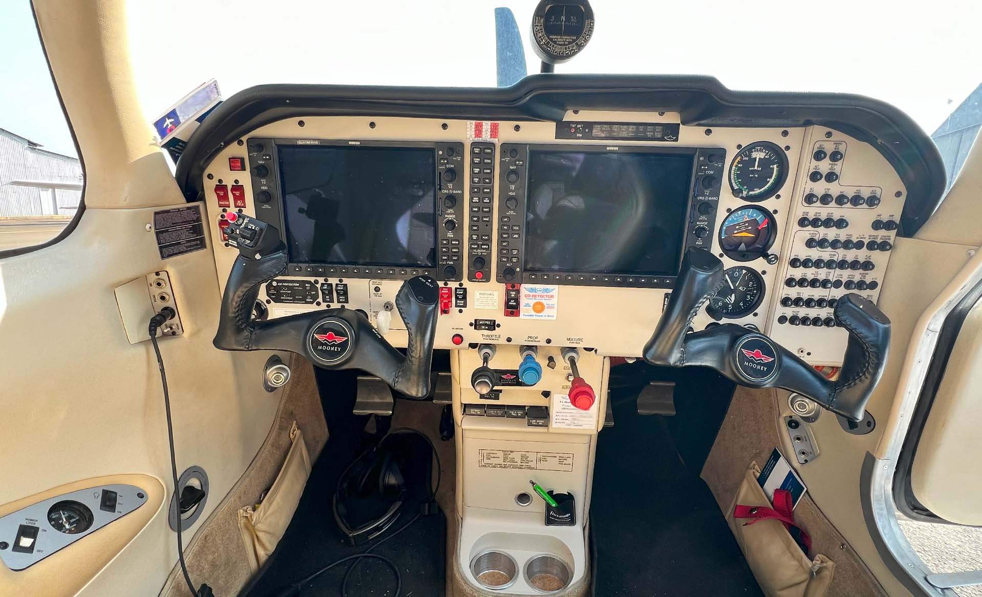 2008 Mooney M20TN Acclaim flight controls